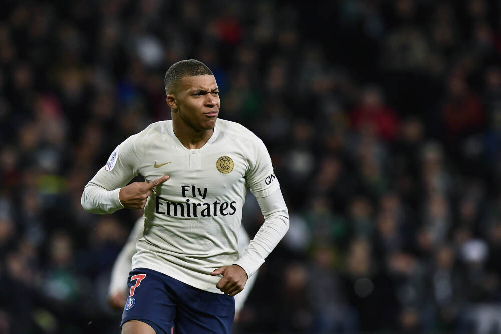 伊朗高官回应特朗普威胁：美国干涉伊朗内部事务将“破坏整个地区稳定”